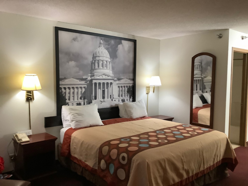 Super 8 by Wyndham Riverside Kansas City - photo 6