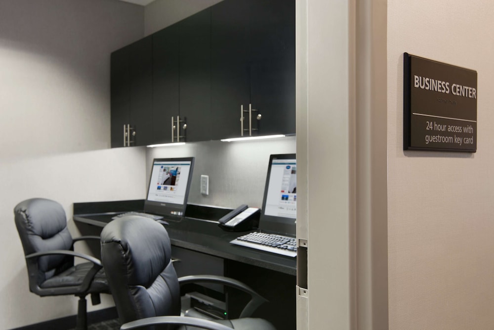 Hampton Inn & Suites Roanoke Airport - photo 45