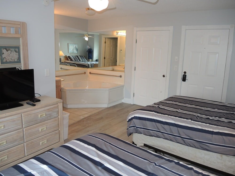 27 Holes of Golf Surrounds the Home 101l With Resort Amenities by Redawning - photo 3