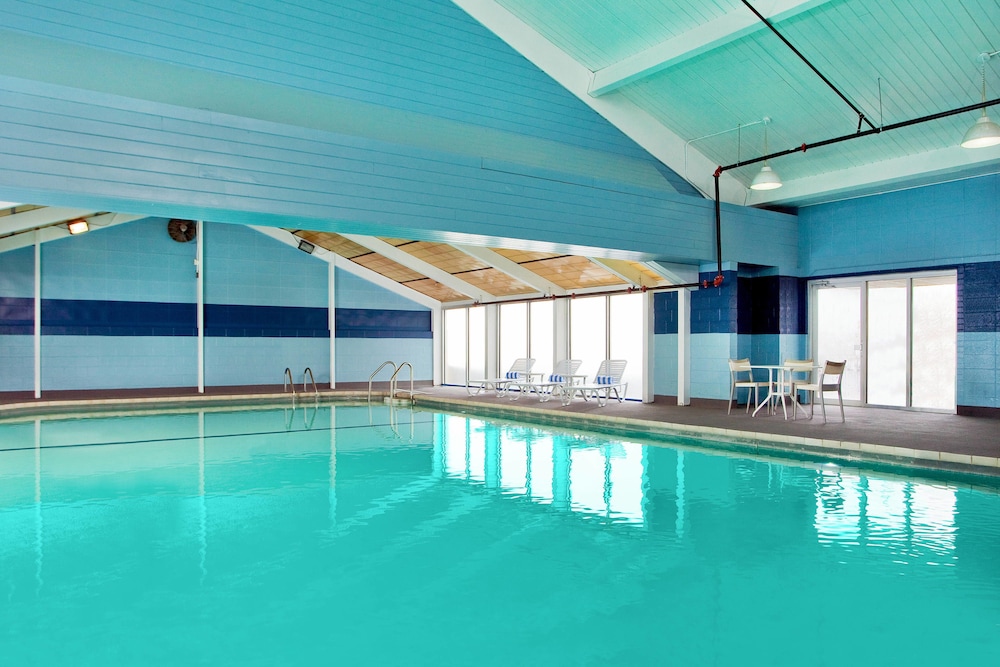 Four Points by Sheraton Cleveland Airport - photo 10