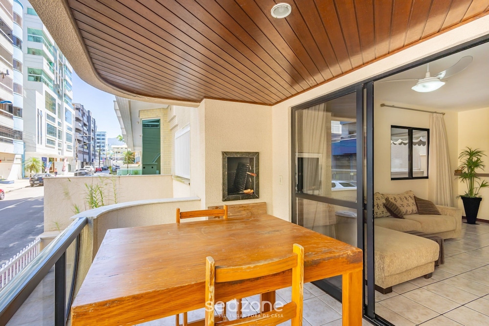 Apto 3Q c churrasq. 50m da praia Itapema EPO001 — 4-Star Luxury Hotel in Itapema, Brasil