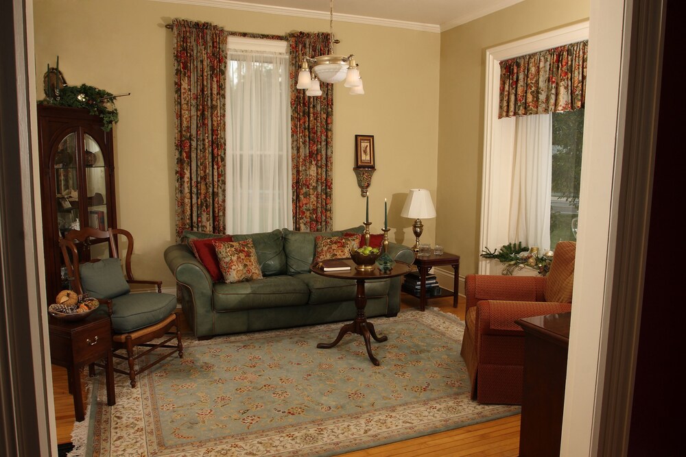 Apple Tree Lane Bed & Breakfast - photo 13