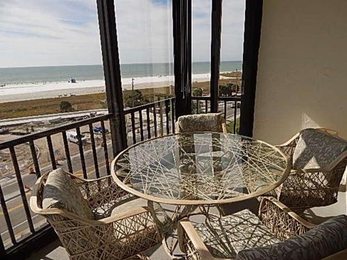 Crescent Royale Condominiums 6C — 4-Star Luxury Hotel in Siesta Key, United States