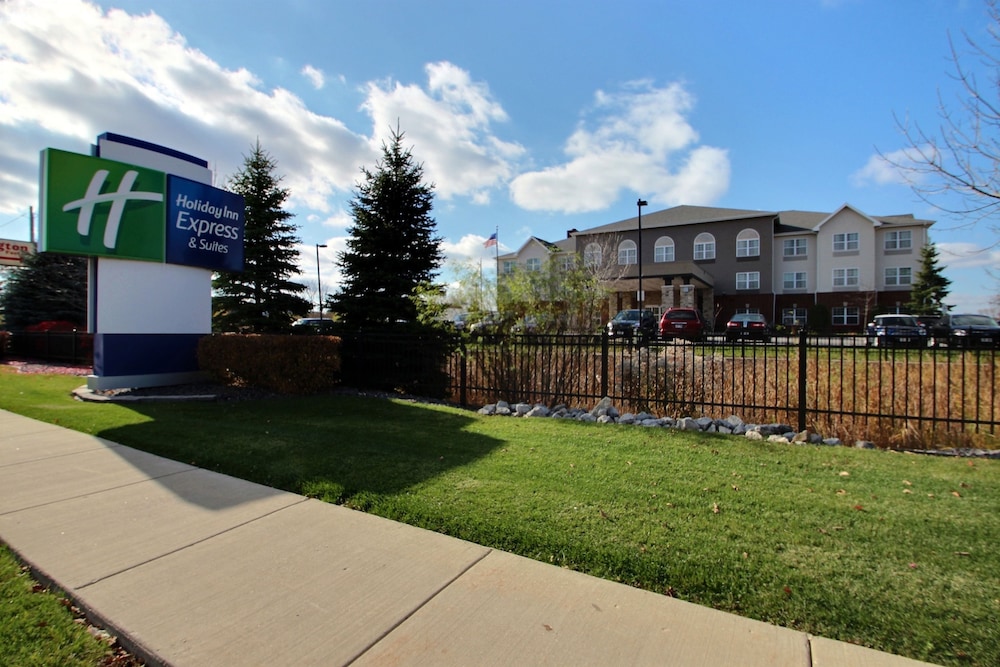 Holiday Inn Express Hotel & Suites Milwaukee Airport by IHG - photo 96