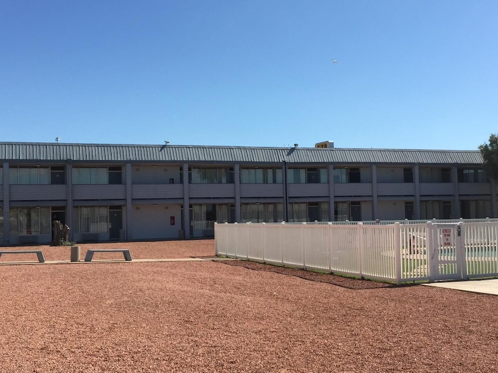 E Z 8 Motel Phoenix Airporter - photo 37