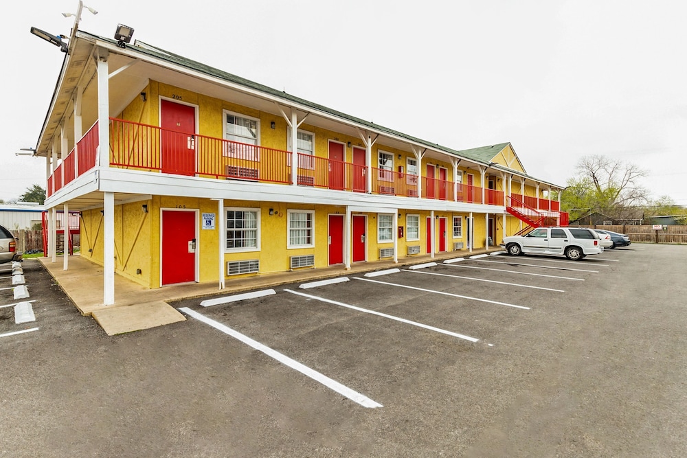 OYO Hotel San Antonio Lackland near Seaworld - photo 30