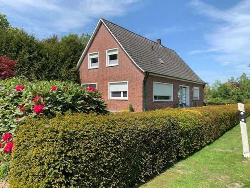 Ferienwohnung Kastanienhof 35165 — 4-Star Luxury Hotel in Hesel, Germany