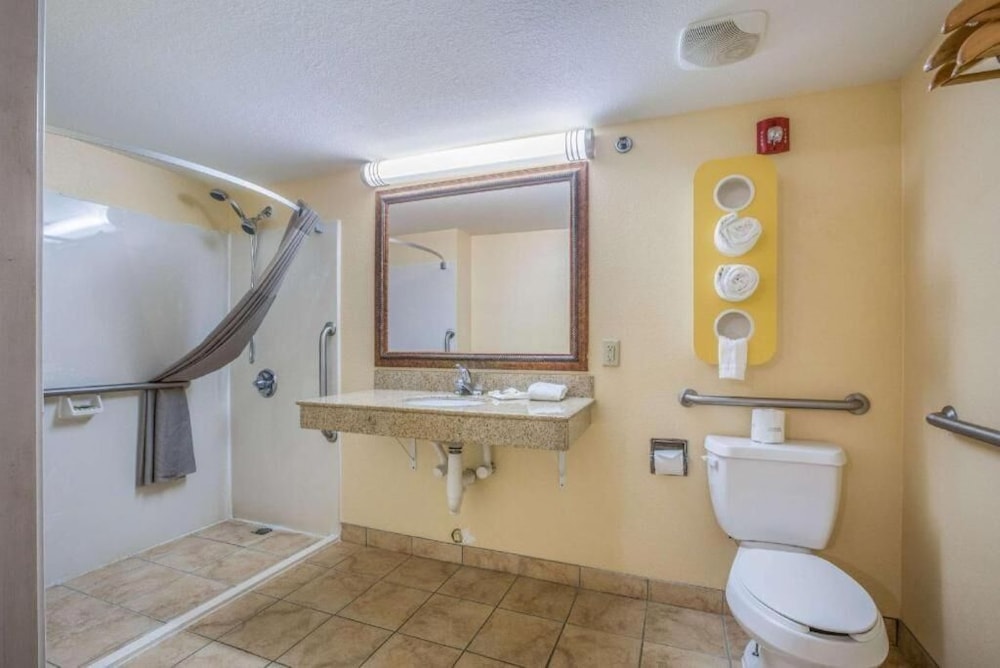 Rodeway Inn and Suites Macon - photo 14