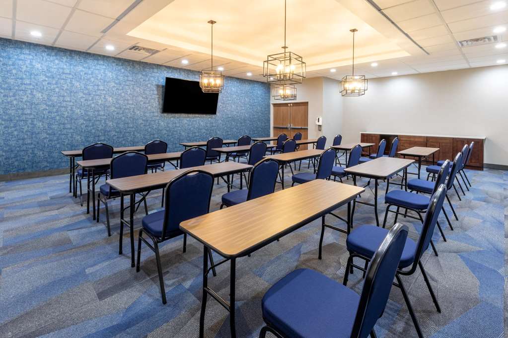 La Quinta Inn & Suites by Wyndham Dallas Frisco Stadium - photo 31