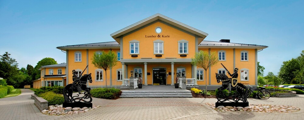 Lumber & Karle - carbon neutral hotel in Kvaenum