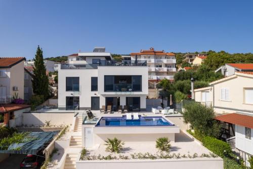 Villa Julian with a heated pool — 4-Star Luxury Hotel in Trogir, Croatia