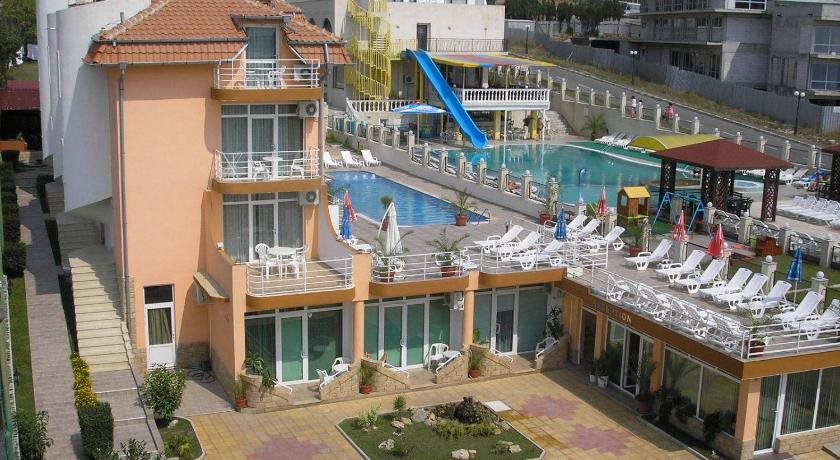 Family Hotel Santorini in Sveti Vlas, Bulgaria