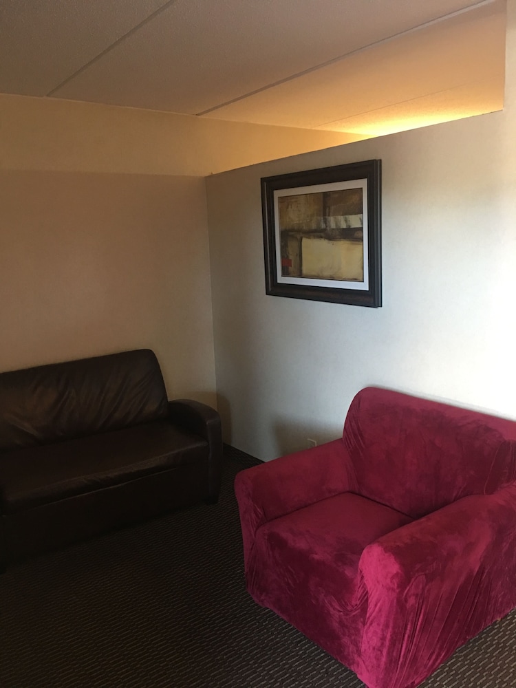 Ramada by Wyndham Rockville Centre - photo 29