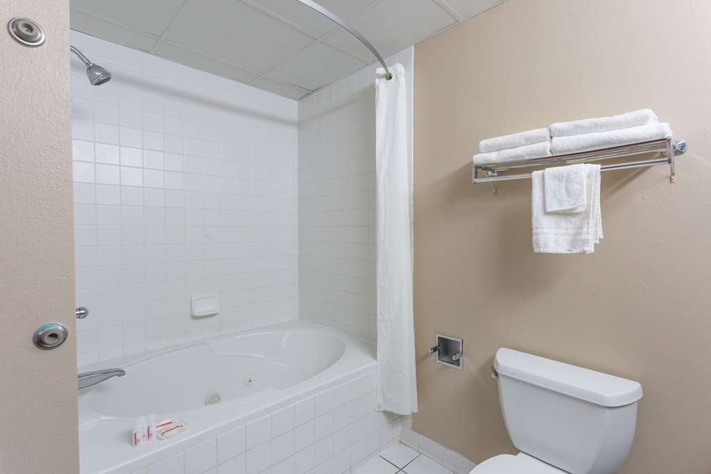 Super 8 by Wyndham Indianola - photo 12