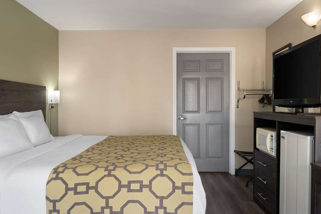 Baymont by Wyndham Kingsland - photo 17