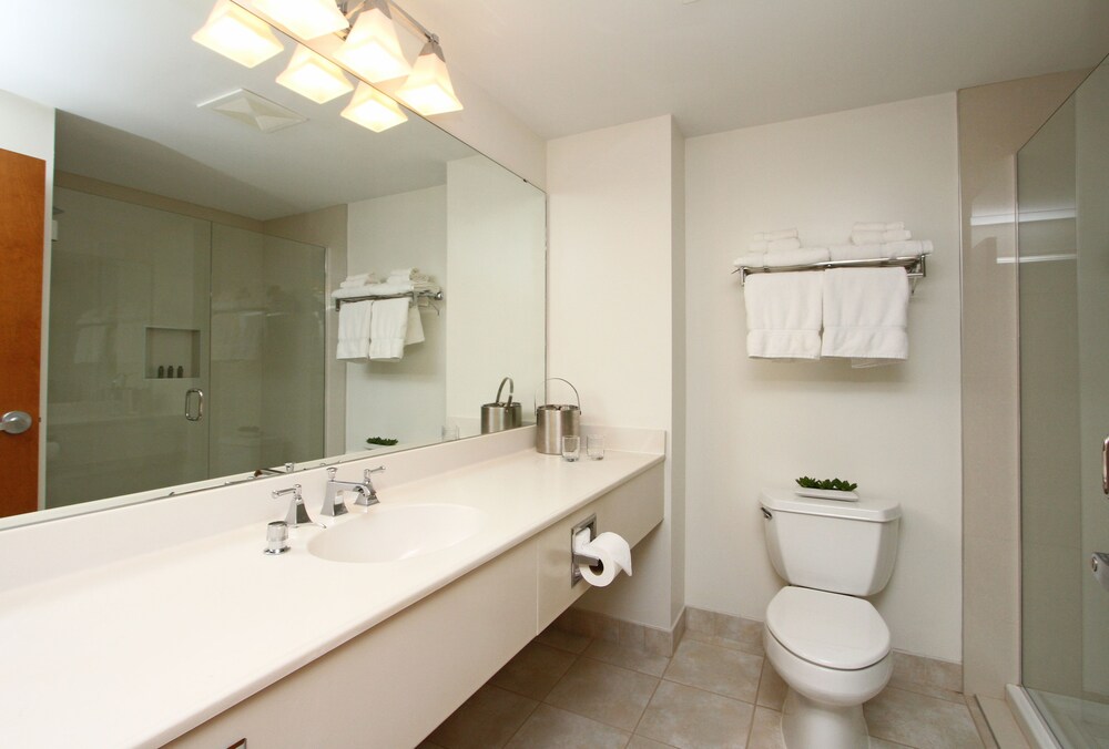 Bay Pointe Inn - photo 23