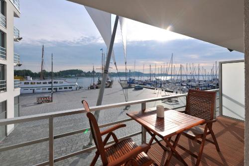 Apartment 12 Silbermöwe I Blickrichtung Yacht und Binnenhafenoffenes Meer — 4-Star Luxury Hotel in Eckernfoerde, Germany