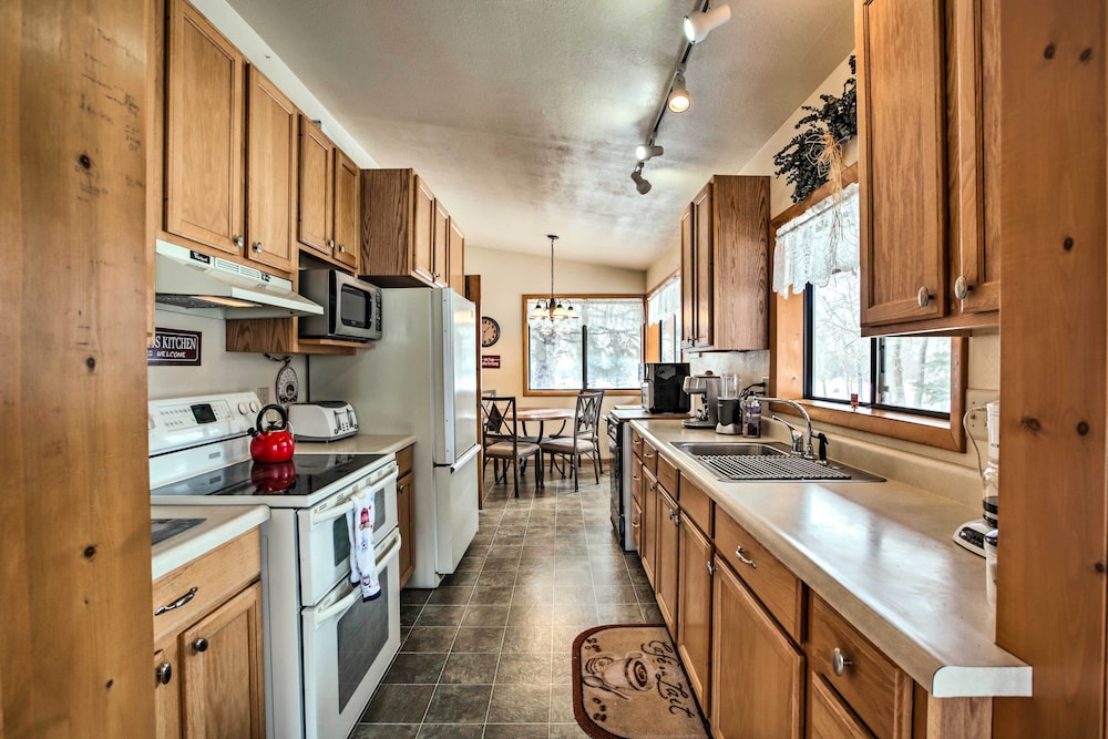 Serene Creekside Sheridan Getaway: Mountain Views - photo 13