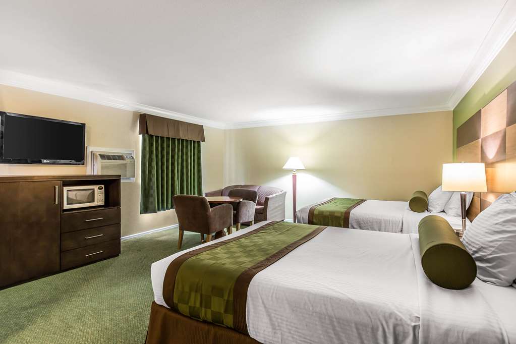 Rodeway Inn & Suites Canyon Lake Menifee West - photo 25