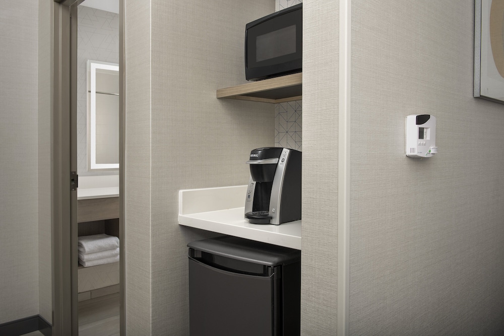 Holiday Inn Express & Suites Knoxville Clinton by IHG - photo 18