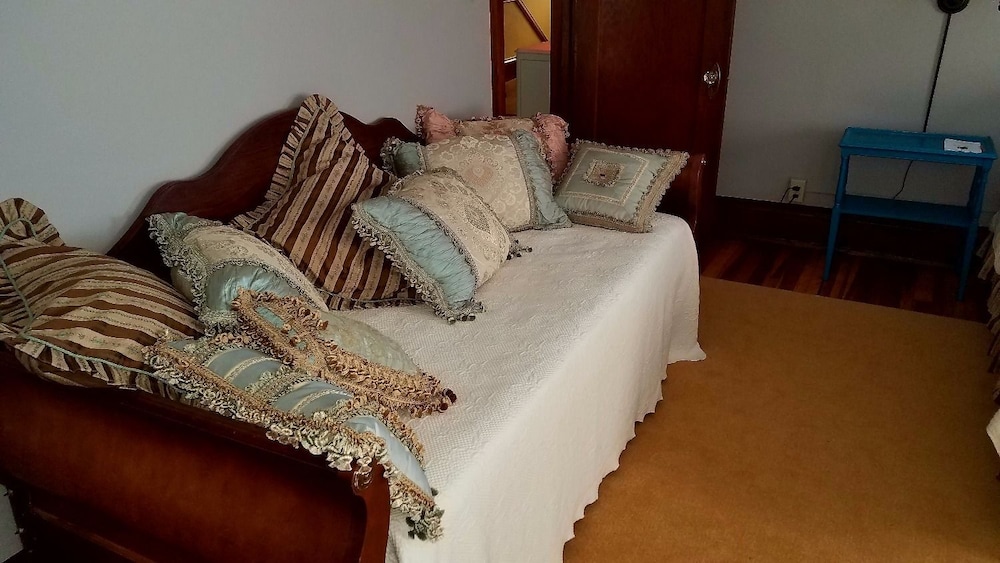The Old Victorian Inn - photo 9