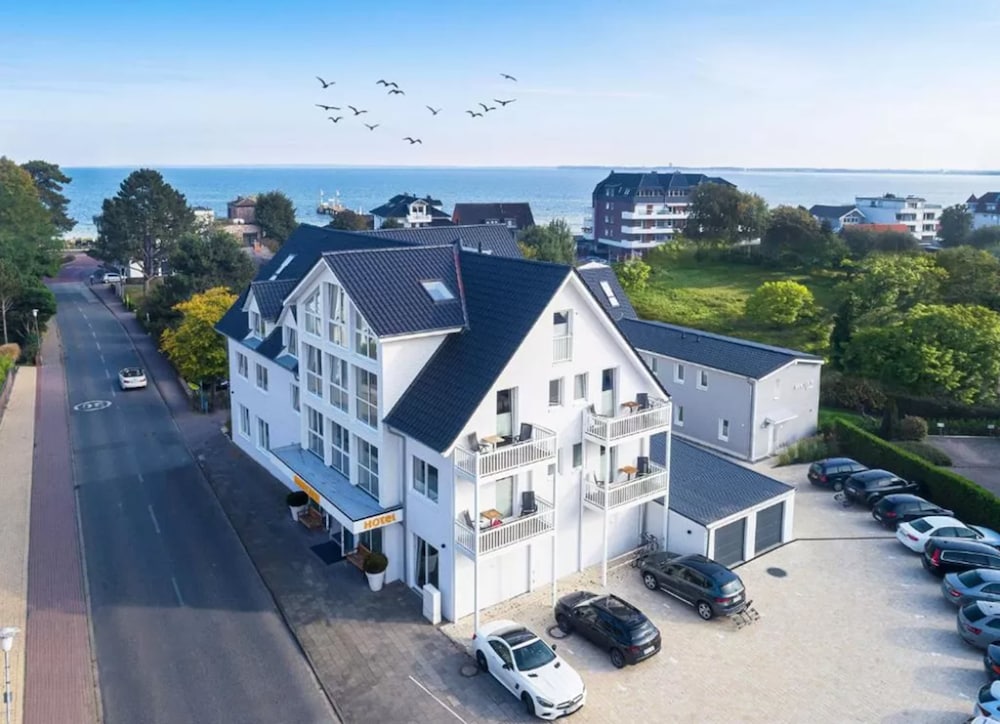 Hotel Meerzeit - last minute hotel in Scharbeutz