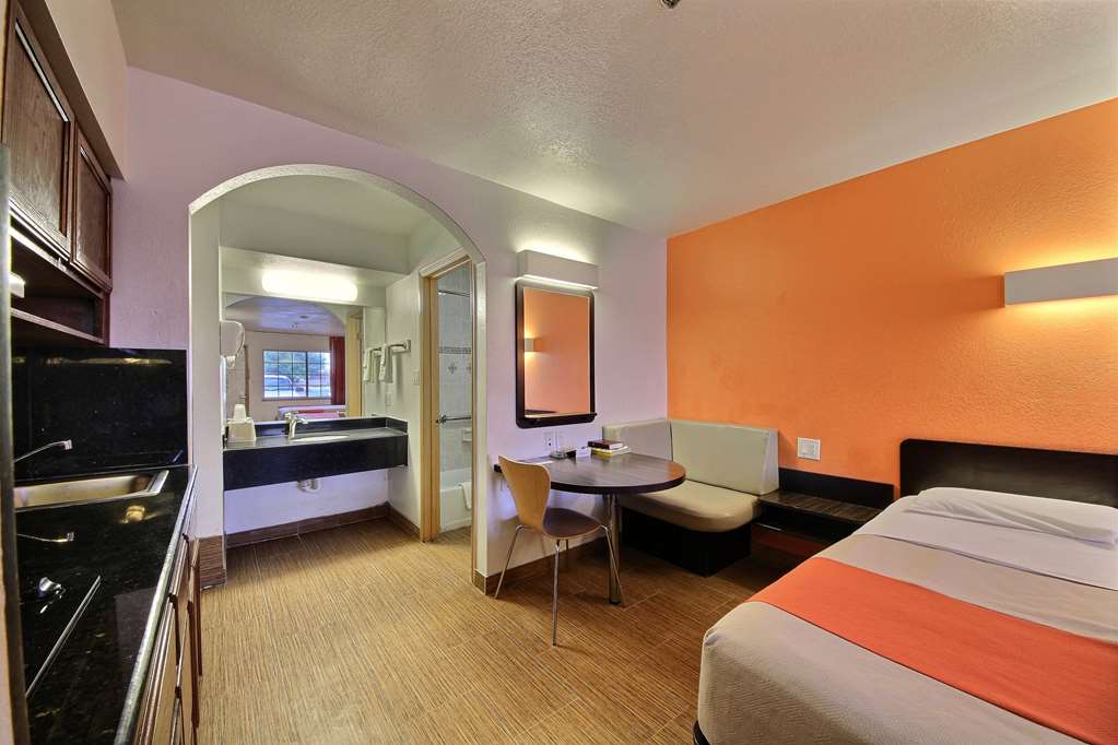 Motel 6 Edinburg TX - photo 23