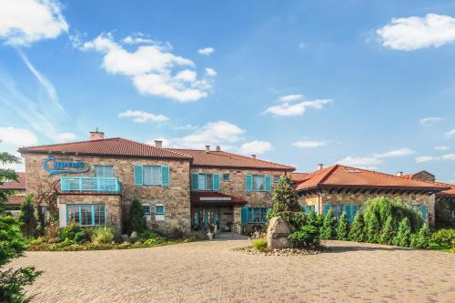 Hotel Cyprus — hotel in Milanowek