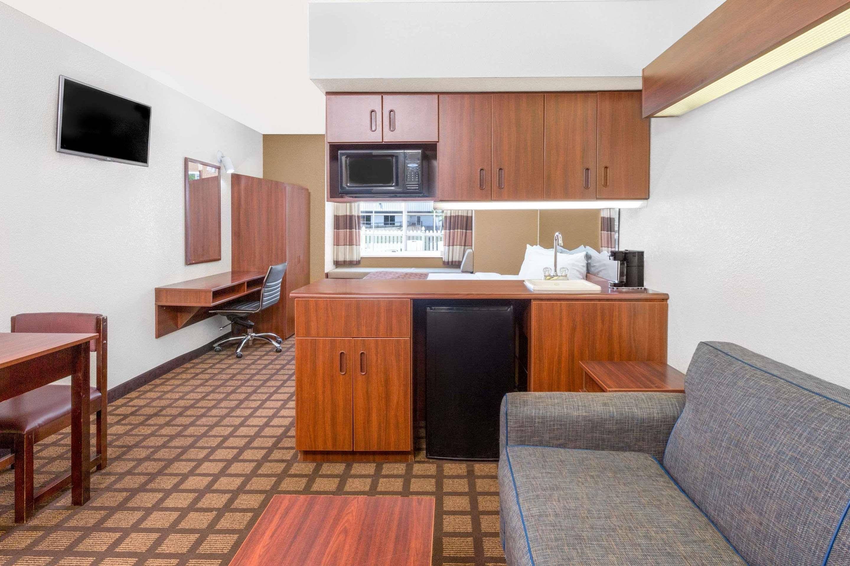 Microtel Inn and Suites by Wyndham Green Bay - photo 7
