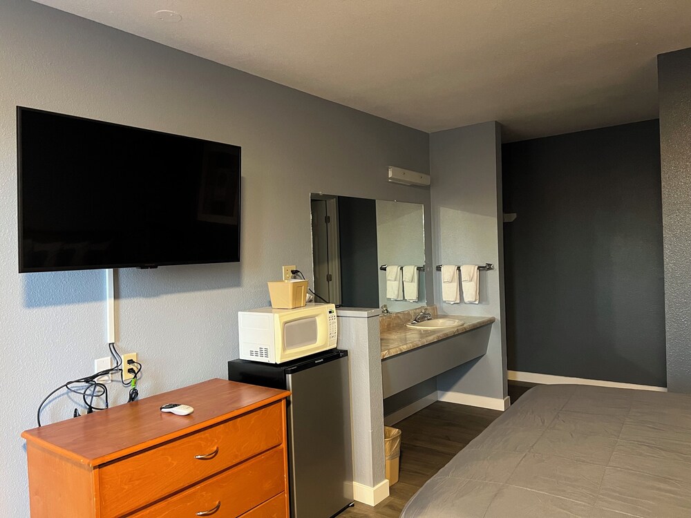 Oasis Inn & Suites - photo 20