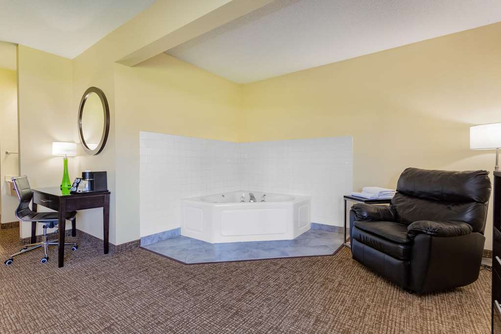 Emmetsburg Hotel and Suites - photo 45