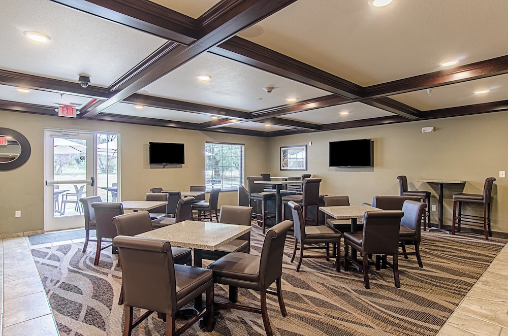 Cobblestone Inn & Suites Guernsey - photo 23