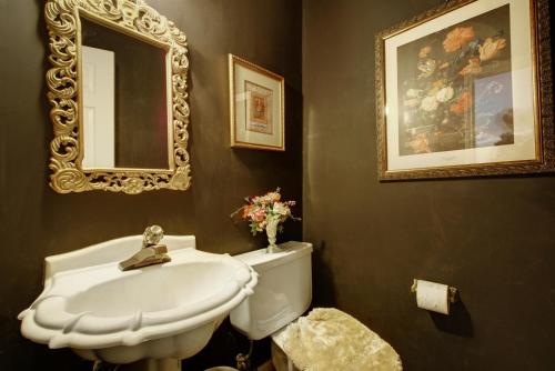 Luxury Nook — Austin — photo 3
