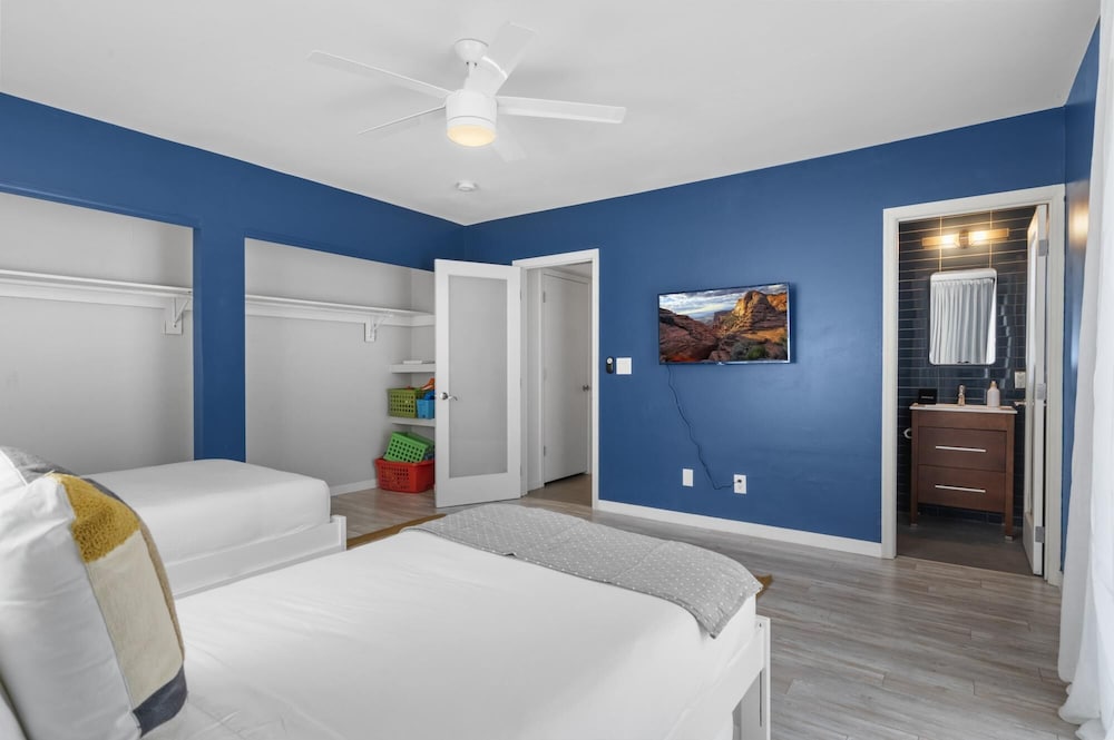Mid Century Stunner By Homeslice Stays - photo 12