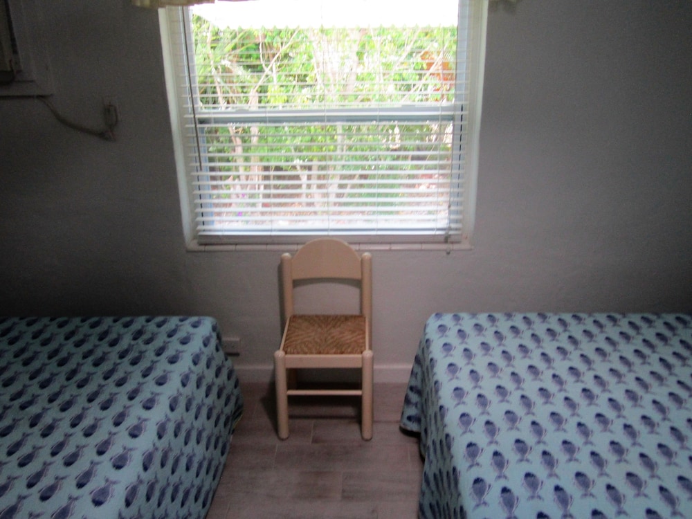 Tropical Winds Motel & Cottages - photo 13