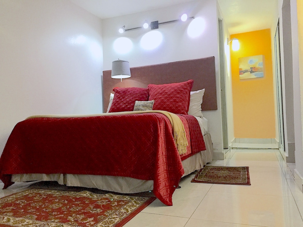 Segovia Studio Units 9208672 — Carolina