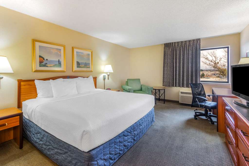 La Quinta Inn & Suites by Wyndham Las Cruces Organ Mountain - photo 21