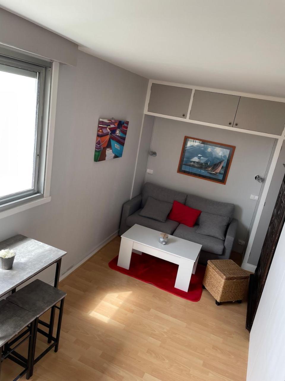 Studio Avec Parking 100 M Departs Pour Les Iles in Quiberon, France