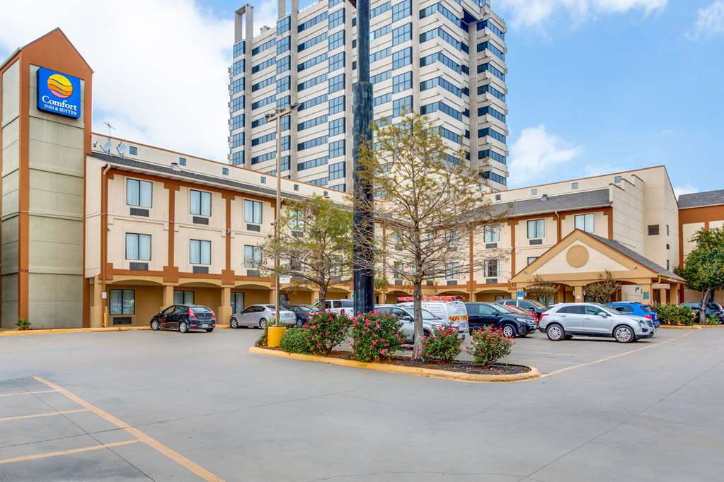 Comfort Inn & Suites Love Field Dallas Market Center - photo 2