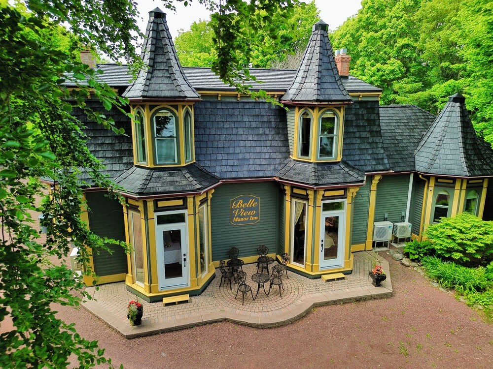 Belle View Manor Inn — 4-Star Luxury Hotel in St. John's, Canada