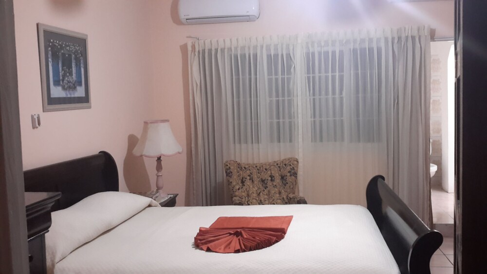 Global Villa Hotel in Lucea, Jamaica