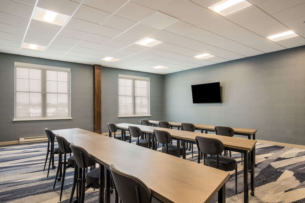Comfort Inn & Suites Gaylord - photo 41