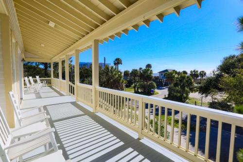 Sea Breeze Villa — 4-Star Luxury Hotel in Folly Beach, United States