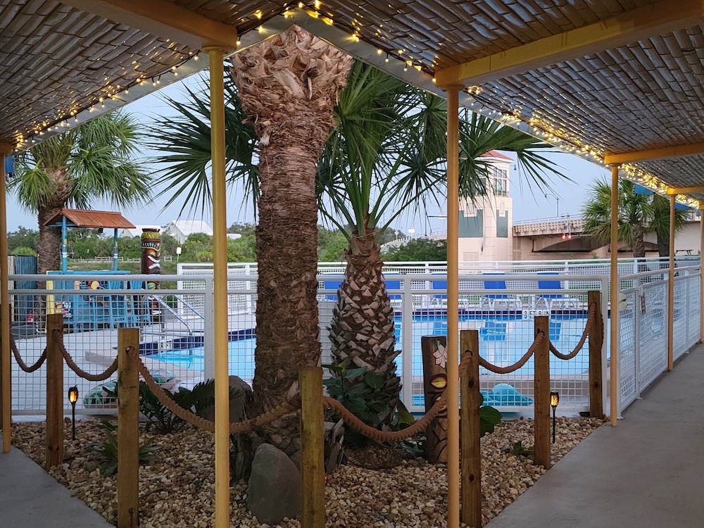 Kon Tiki Inn - photo 32