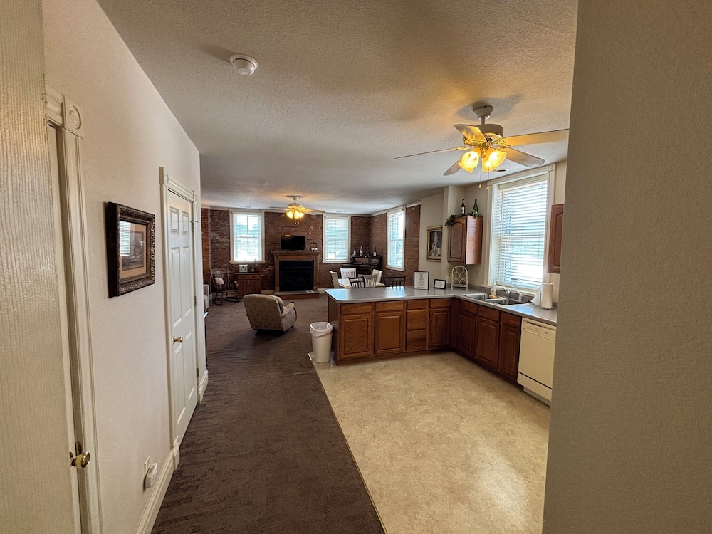 Hermann Crown Suites - photo 157