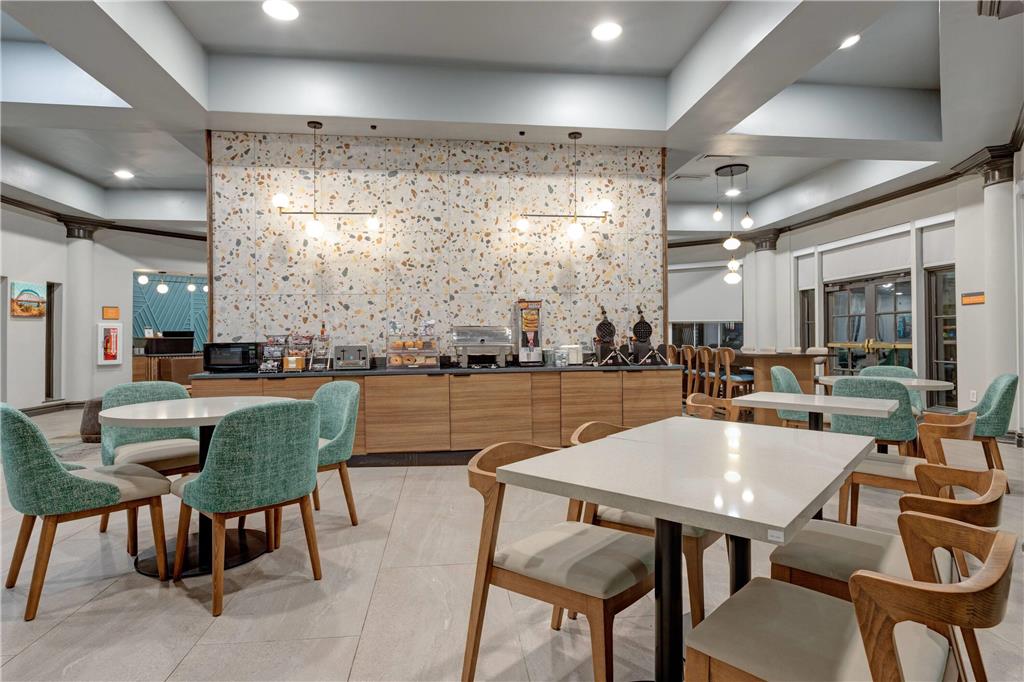 La Quinta Inn & Suites by Wyndham Sherman - photo 52