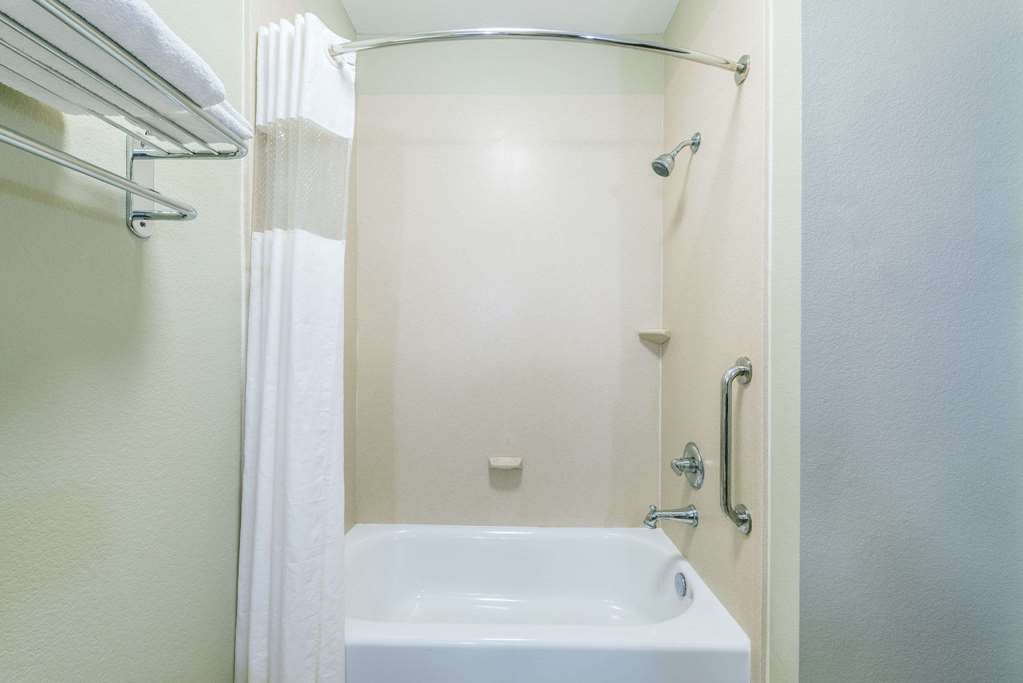 Days Inn & Suites by Wyndham Mineral Wells - photo 11