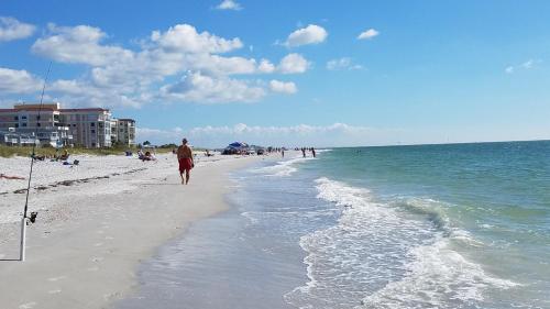 Johns Pass Beach Motel - photo 36
