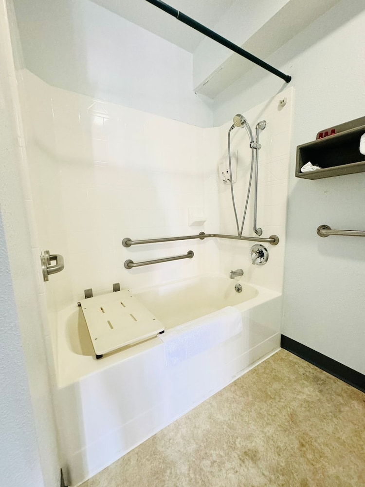 Americas Best Value Inn Salmon - photo 9
