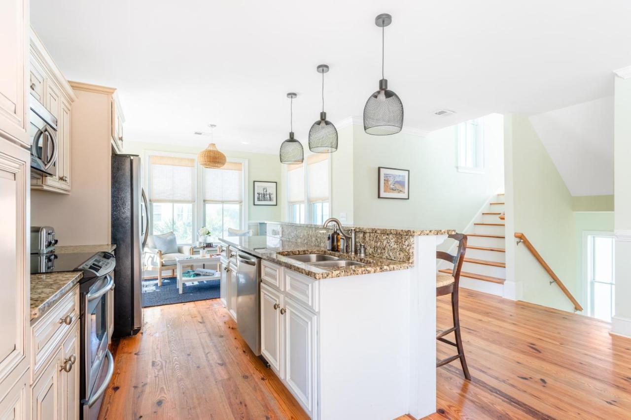 Sea Shell by Avantstay Breezy Beachside Getaway w Rooftop Deck & 6 BRs - photo 12